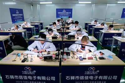 石獅舉行機(jī)械手表維修工職業(yè)技能競(jìng)賽 25位技師切磋較量