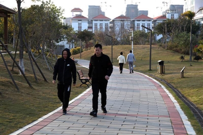 市民游客文明意識(shí)提升 永寧黃金海岸邊風(fēng)景宜人