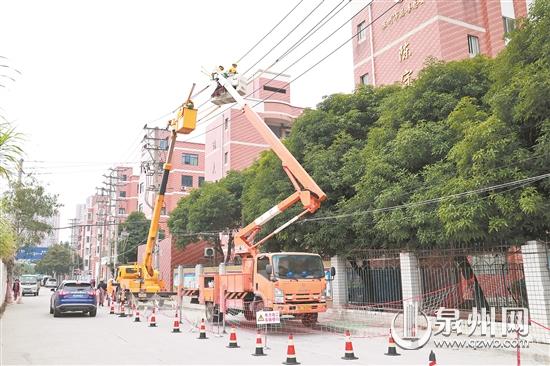 泉州“大兵團”聯(lián)合帶電作業(yè) 居民用電質(zhì)量大大提升