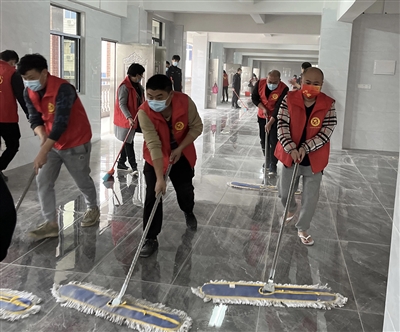 后花社區(qū)開展志愿服務(wù)活動 給老年人一個整潔的家