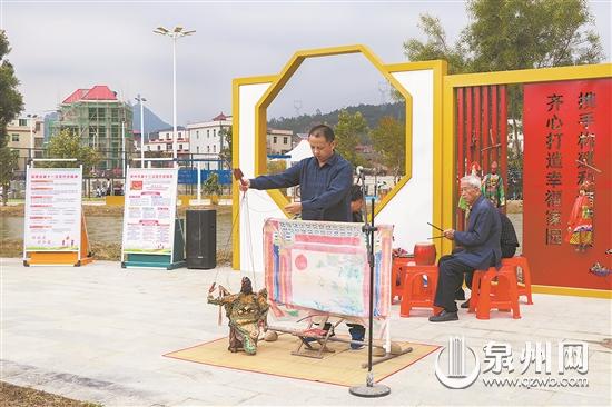 羅溪鎮(zhèn)文明實踐公園揭牌儀式 為現(xiàn)場群眾提供文藝服務(wù)