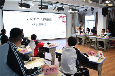 石獅市校園燈謎藝術(shù)節(jié)落幕 為燈謎事業(yè)注入青春活力