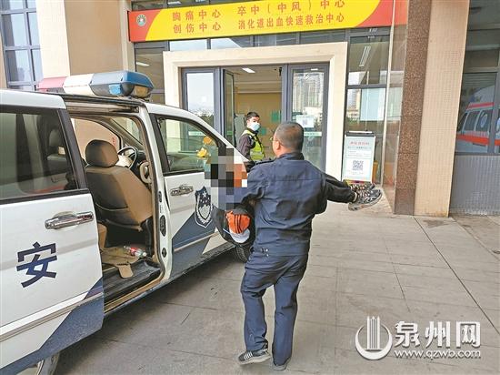 小朋友被蛇咬傷冷靜求助 上演一出“教科書式”自救