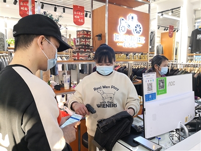石獅國際商貿(mào)城跨年服飾采購節(jié)現(xiàn)場(chǎng)成交活躍