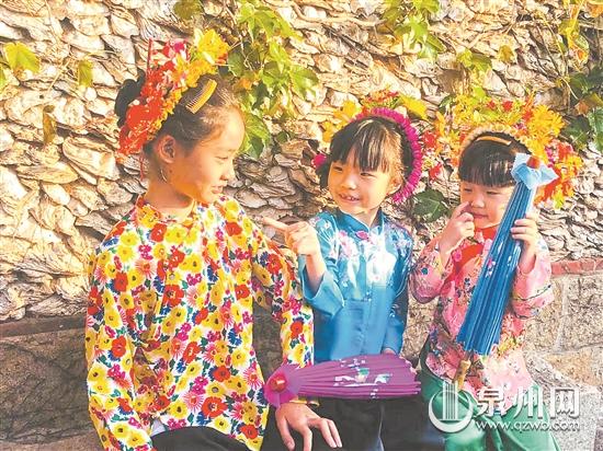 多位明星來(lái)到泉州體驗(yàn)閩南風(fēng)情 在蟳埔社區(qū)開啟尋味之旅