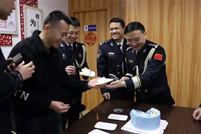 一份50公里外的 “定制蛋糕”  感謝你守衛(wèi)城市平安