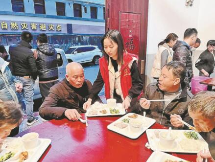 閩侯縣打造“互助敬老食堂” 解決留守老人“吃飯難”問(wèn)題