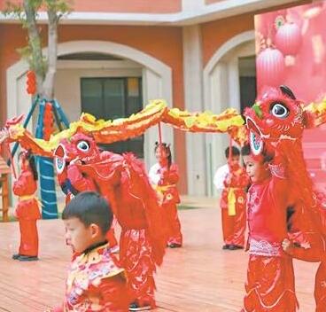 萌仔鬧新春 幼兒園里的一場(chǎng)沉浸式廟會(huì)