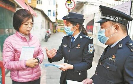 民警深入轄區(qū)宣傳 實現(xiàn)讓群眾少跑腿