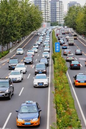 深圳無(wú)人駕駛汽車可上路 推動(dòng)智能網(wǎng)聯(lián)汽車產(chǎn)業(yè)邁上新臺(tái)階 